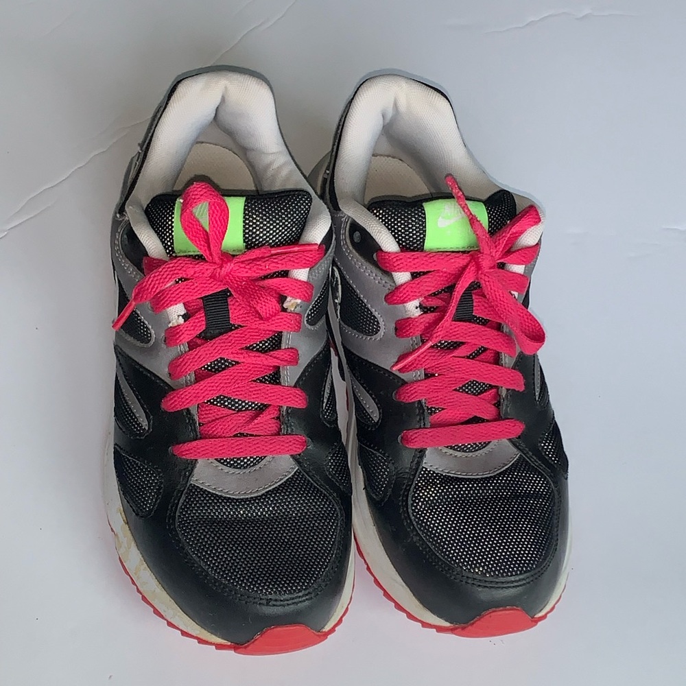 Nike Black and Pink Shoes - Picture 1 of 10
